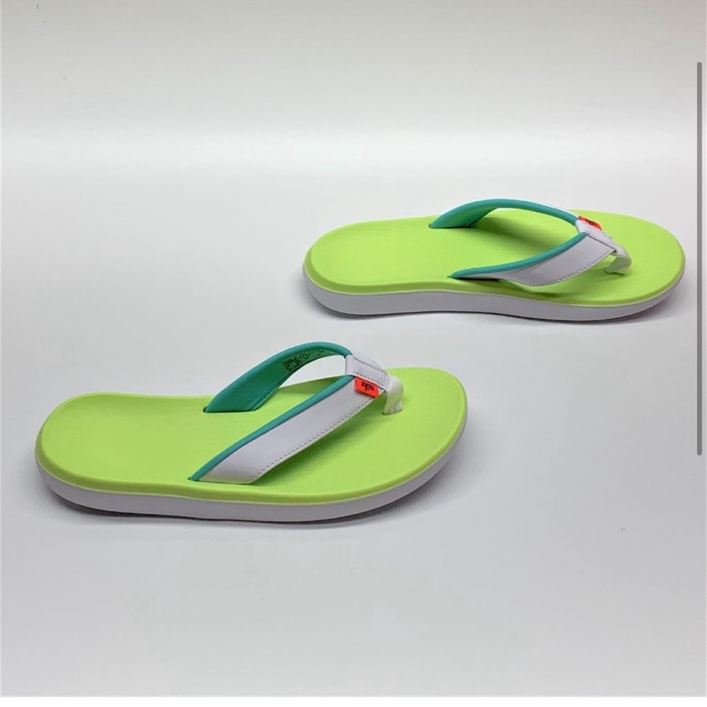 Nike‎ Bella Kai Thong Flip Flops Sandals 6